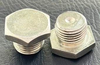 Vnější šestihranná olejová zátka z uhlíkové oceli galvanicky bílá